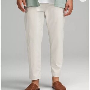 Lululemon Men’s Relaxed-Tapered Smooth Twill Trouser